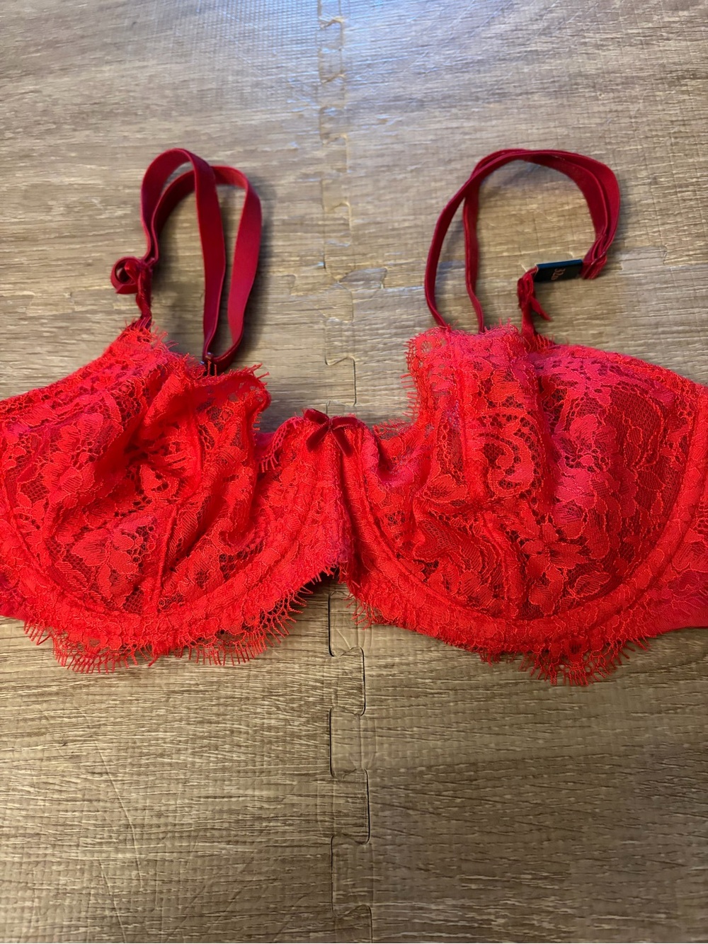 NWT! Victoria's Secret Dream Angels Push Up Without Padding Bra Red Lace 32D